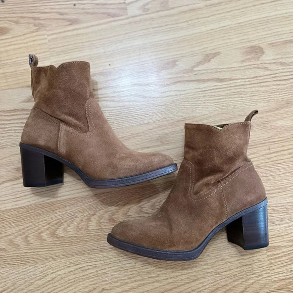 Johnston & Murphy Braelyn Italian Suede boots Size 5.5 - Picture 4 of 8